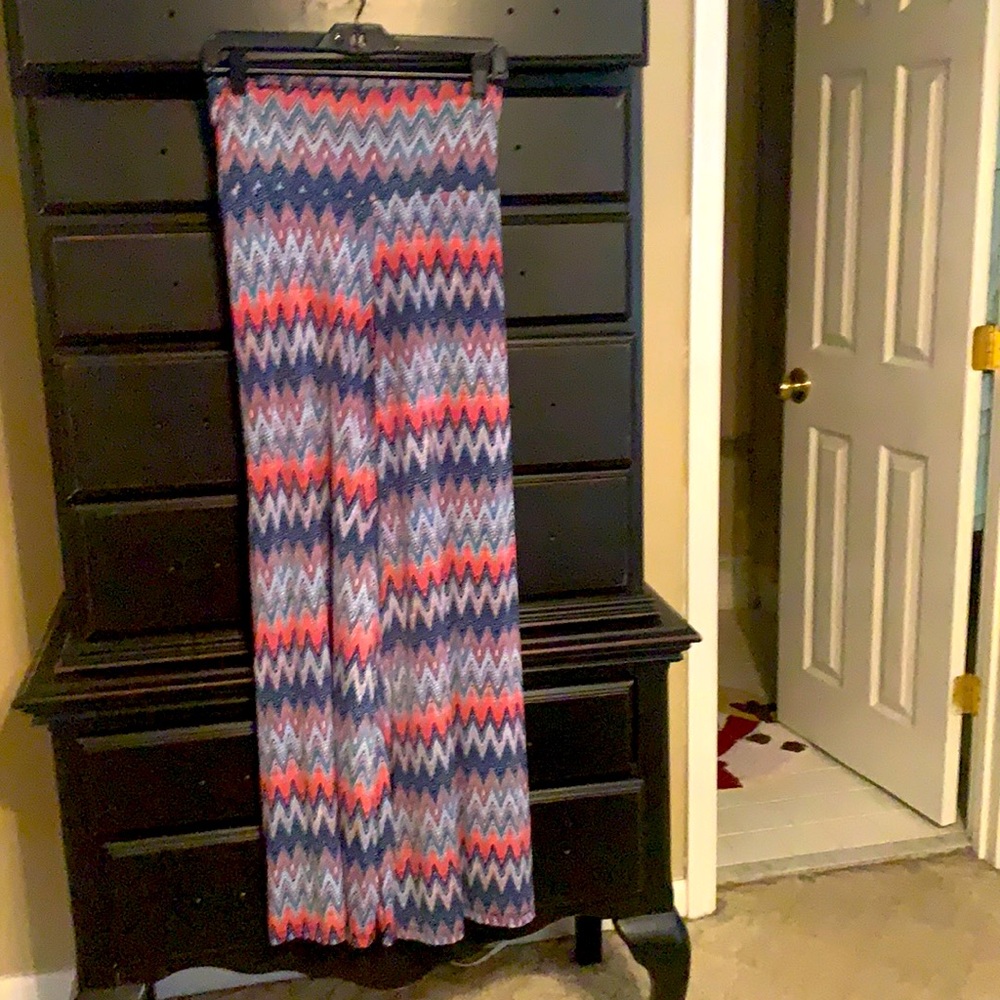 Multi colored wide leg pants. Great for spring and summer.